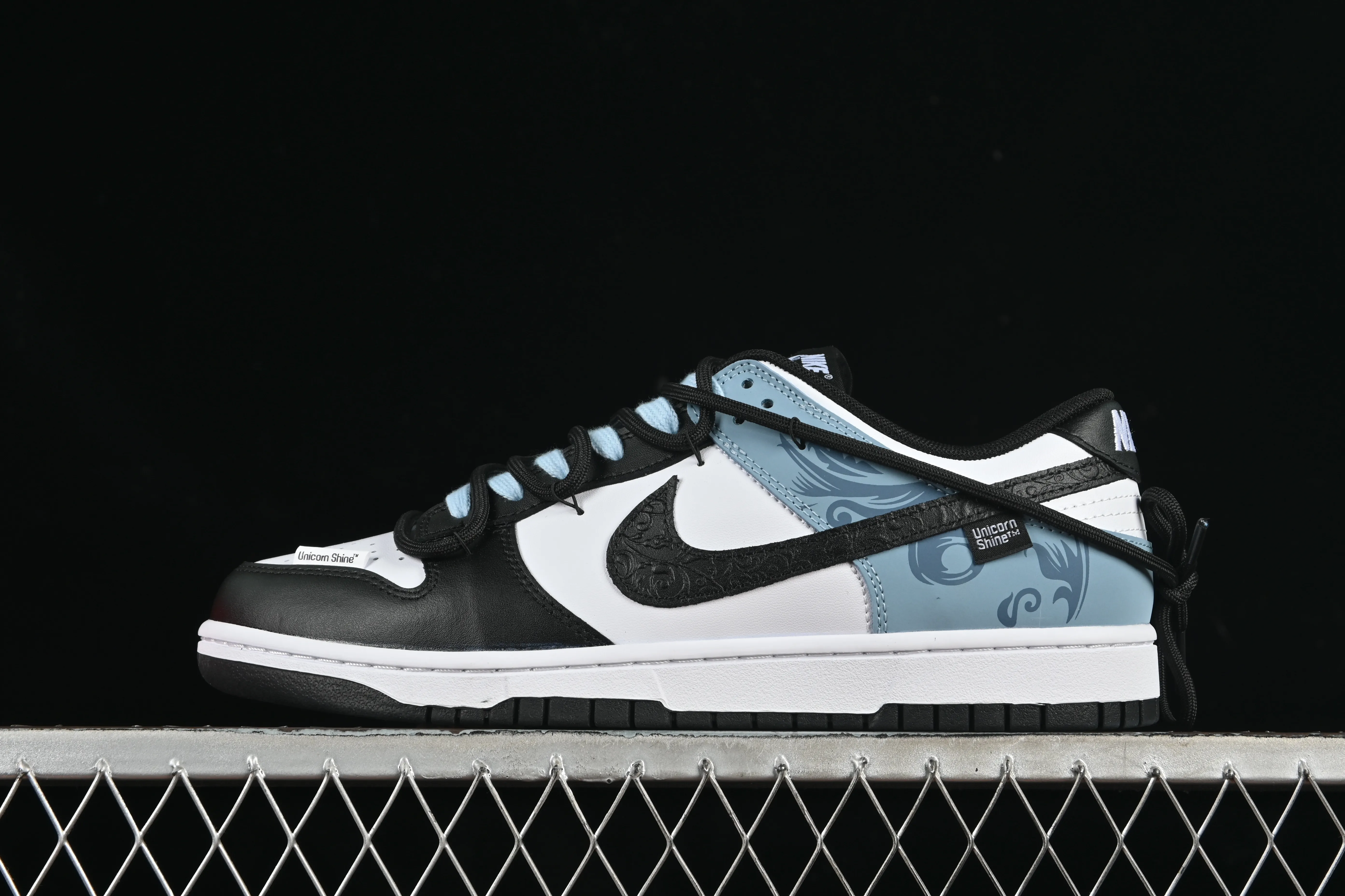 All categories Nk SB Dunk Series Nk SB Dunk Low High-end customized low-top sneakers Nike SB Dunk Low Black and white blue embossed strappy low-top casual sneakers DD1503-101